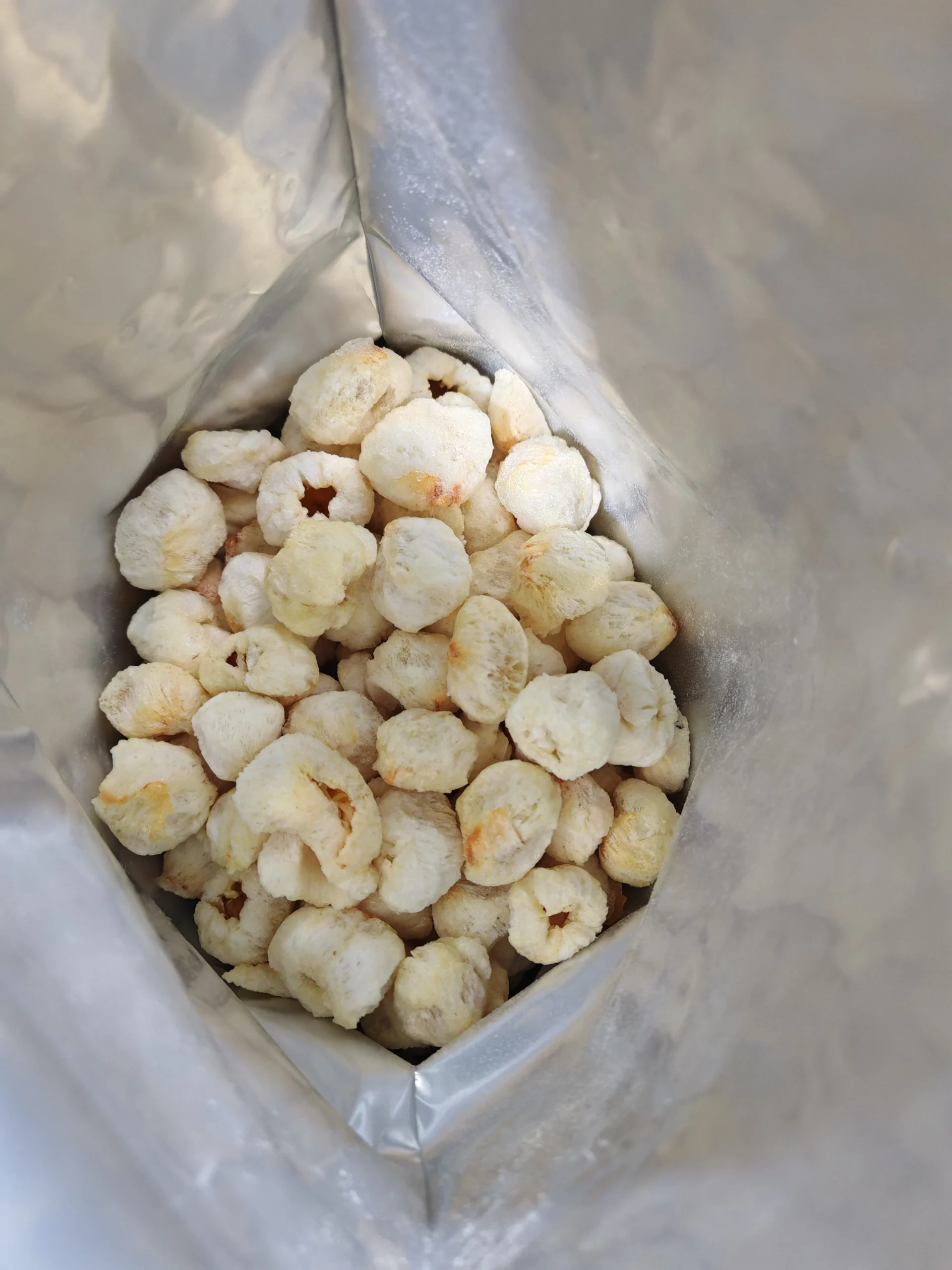 17885053717072.webp Lychee Crisps close-up detail showing texture
