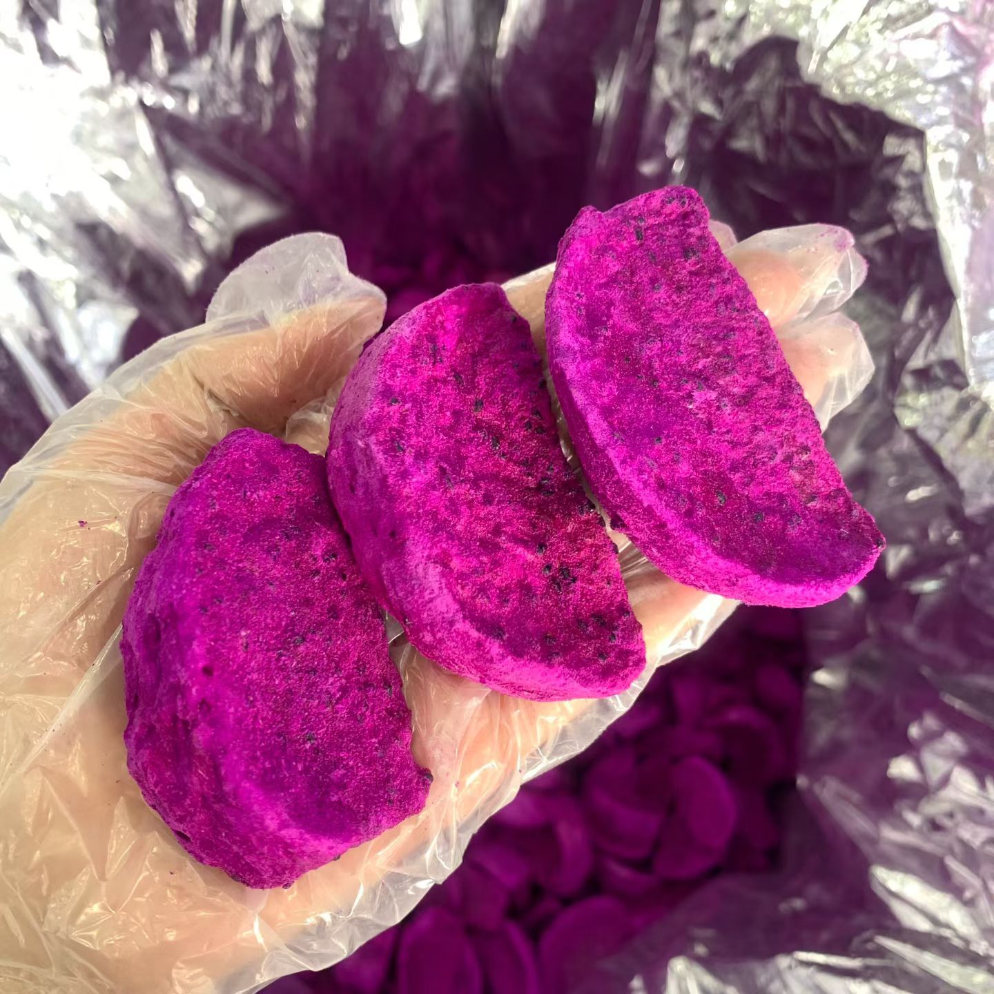 17885075008992.jpg Dragon Fruit Slices -from close-up detail showing texture